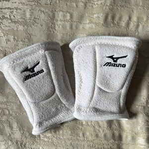 Mizuno White Knee Pads
